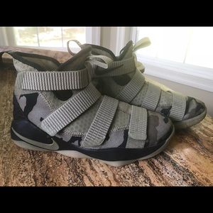Boys Nike Lebron Soldier XI